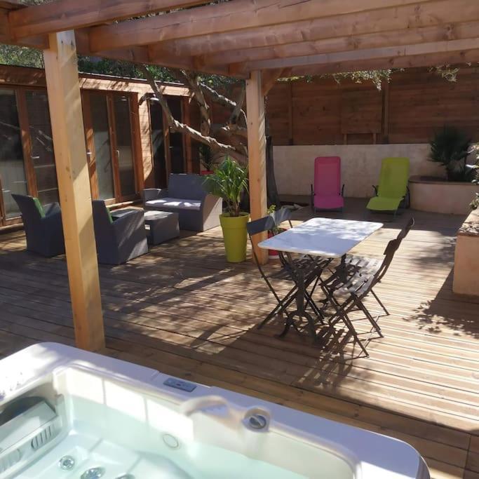 Апартаменты Studio Jacuzzi Prive A 8 Min A Pied De La Plage Ла-Сьота Экстерьер фото